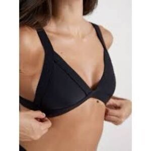 HOLLISTER Women’s Black Ribbed Be The Sunshine Bikini Top Size Medium